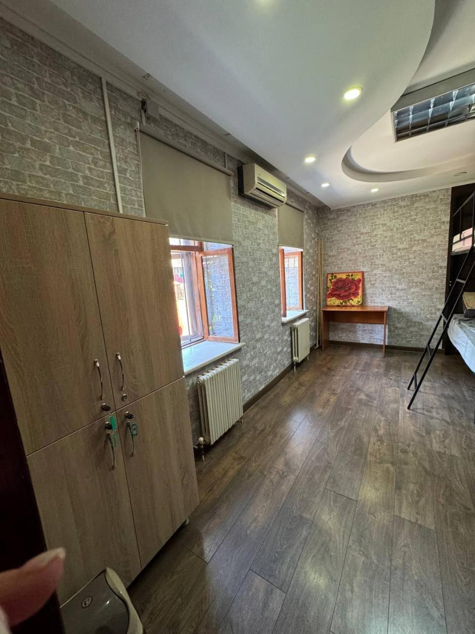 Friends Hostel Chisinau Bagian luar foto