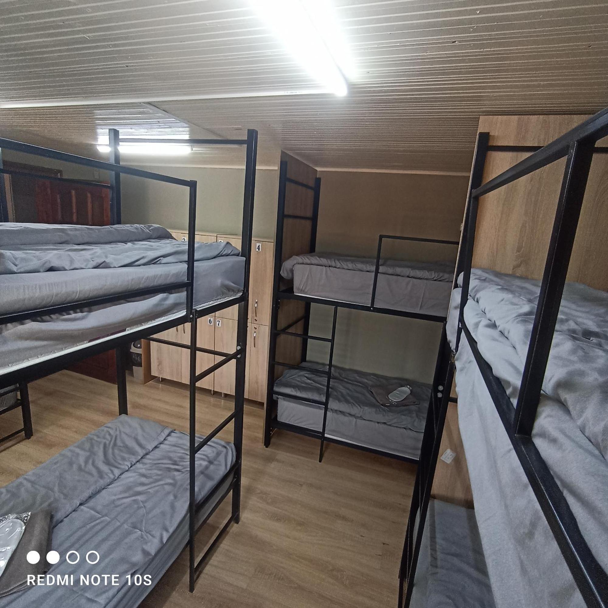 Friends Hostel Chisinau Bagian luar foto